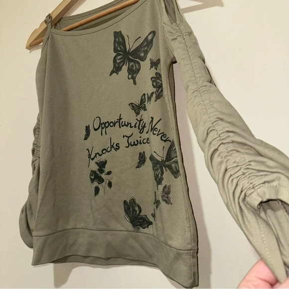 Women’s Y2K Miss Green O-Ring Long Sleeve Butterfly Graphic With Ruffle Sleeves - Picture 8 of 16